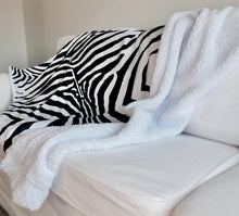 Załaduj obraz do przeglądarki galerii, Zebra Sherpa Blanket SKU 57900543 | Throw Black and White Animal Print Warm
