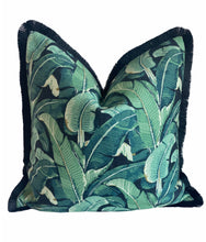 Charger l&#39;image dans la galerie, Housse de coussin rétro feuille de bananier imprimé tropical frange verte et noire uni sans cristaux
