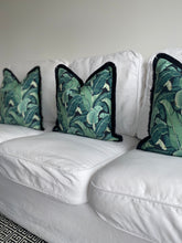 Charger l&#39;image dans la galerie, Housse de coussin rétro feuille de bananier imprimé tropical frange verte et noire uni sans cristaux
