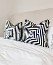 Charger l&#39;image dans la galerie, Géométrique noir et blanc labyrinthe Monochrome velours Chevron zigzag housse de coussin oreiller uni sans cristaux
